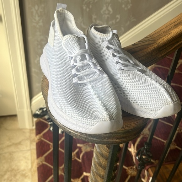 Designed 2020 ladies walking sneaker size 11 excellent condition feather light - Picture 2 of 10